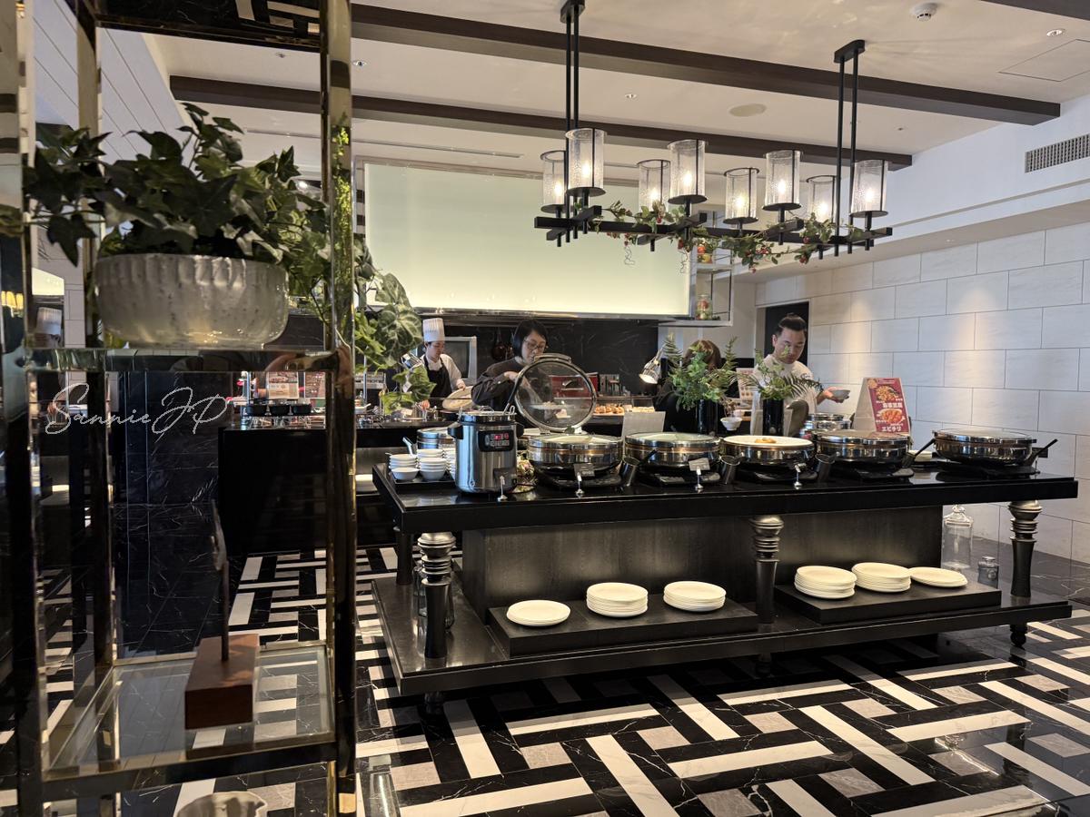 Allday Dining Paradeで主食系の料理が並ぶビュッフェ台