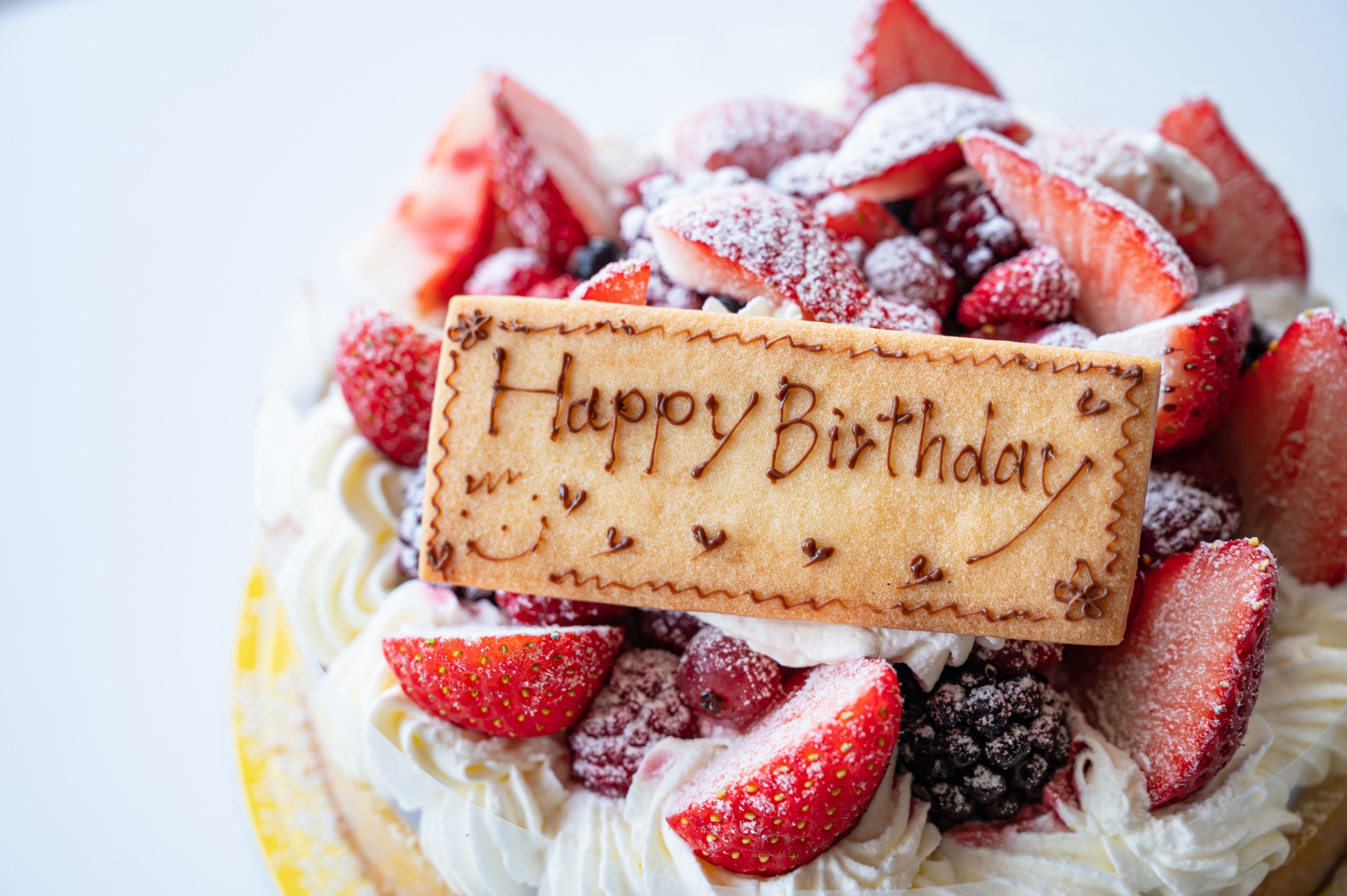 誕生日を祝うケーキのイメージ写真