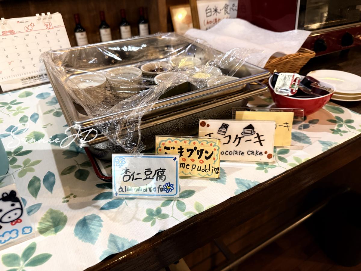 リブレガーデンホテルの朝食会場に並ぶ複数種類のスイーツ