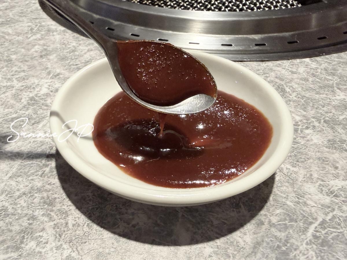 小皿で提供されたソウルガーデンのコチュジャン