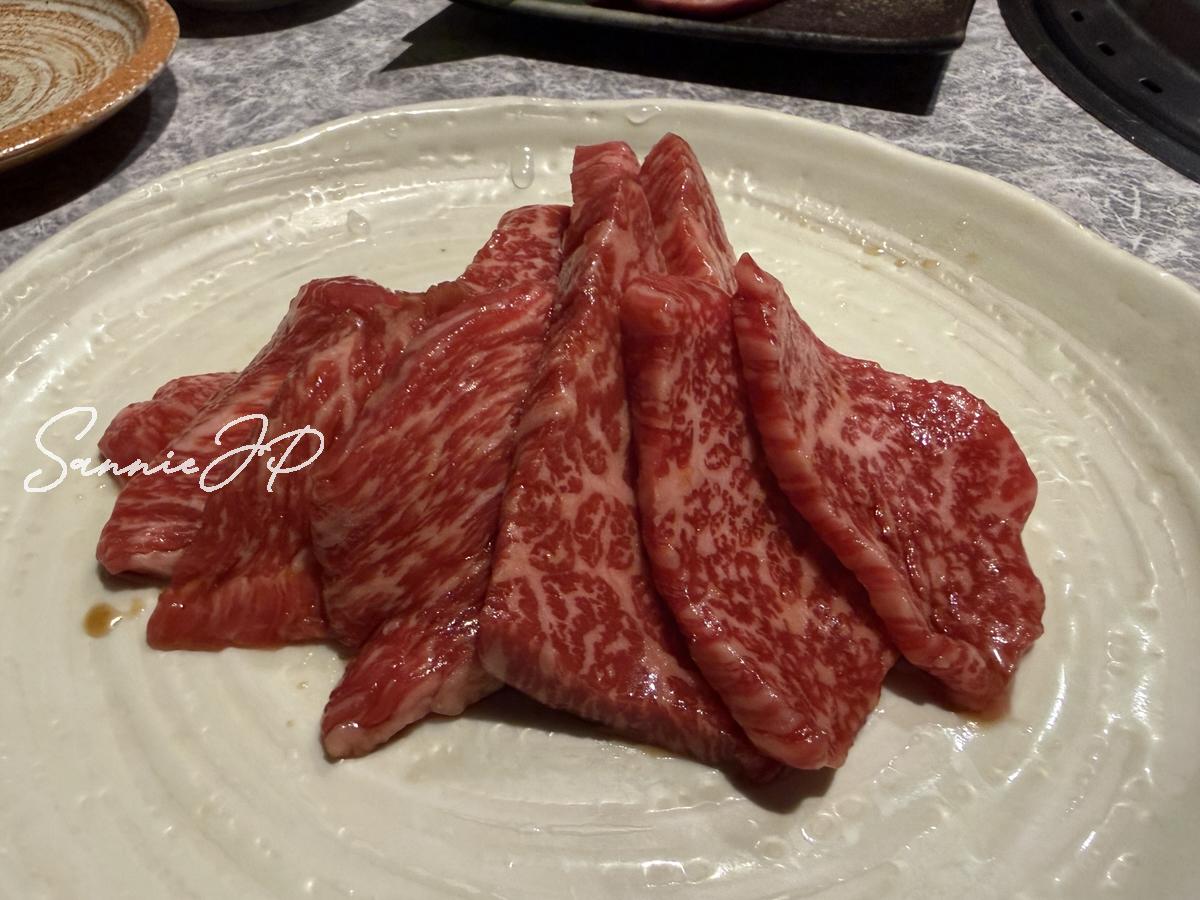 ソウルガーデンで注文したサシの入った和牛ロース