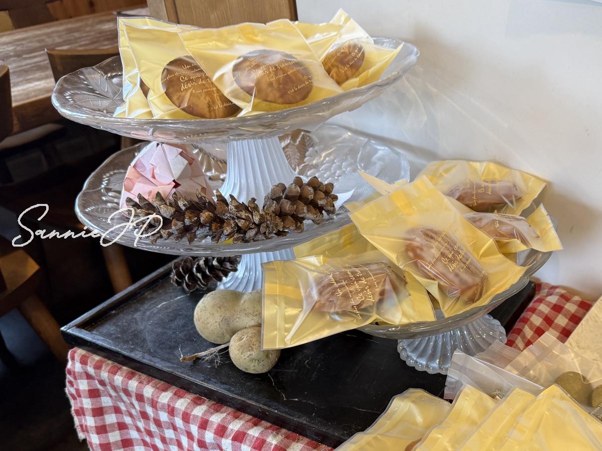 お食事処 厚澤のレジ横で販売されていた焼き菓子