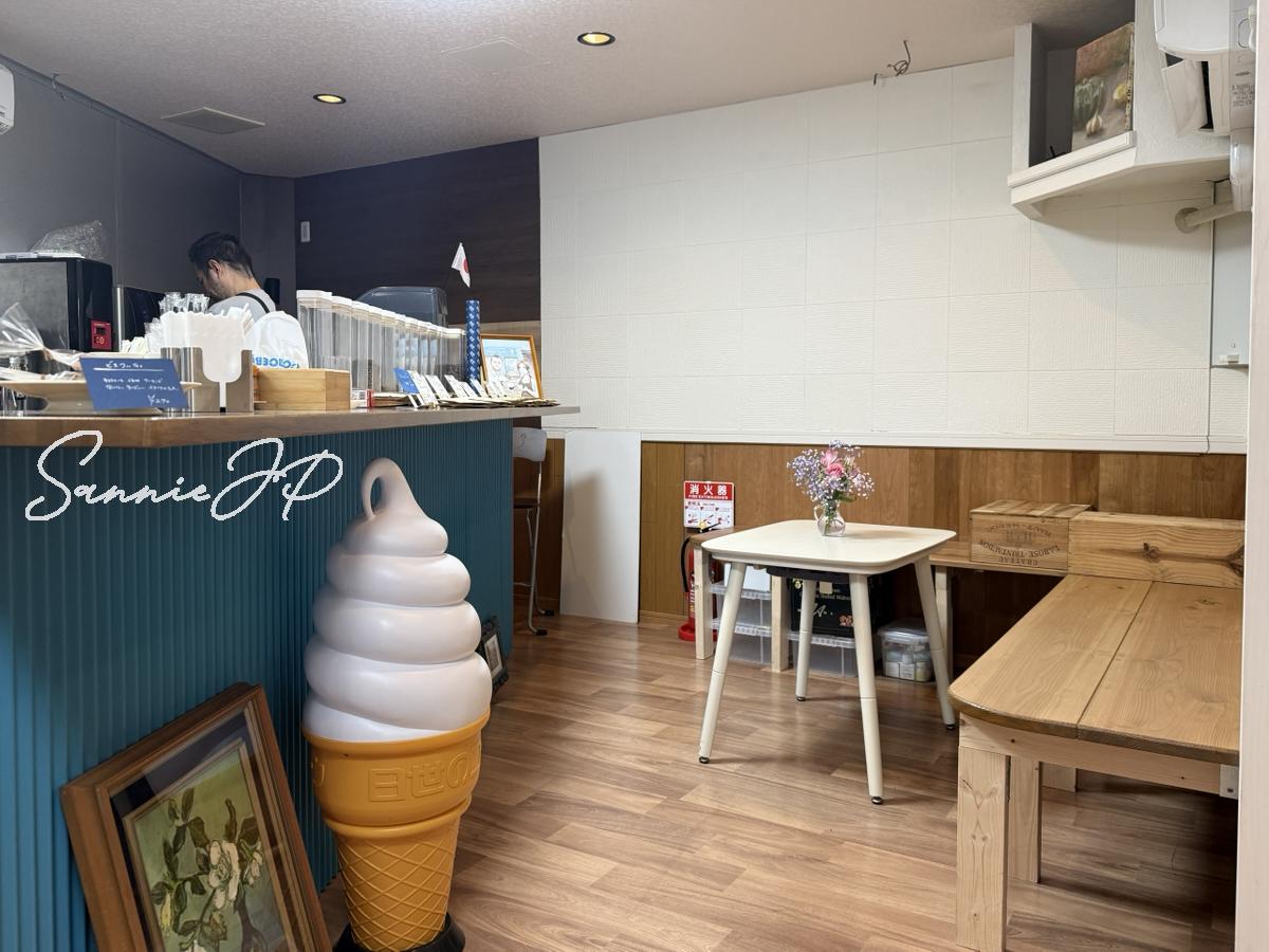 カカシコーヒーのイートイン席