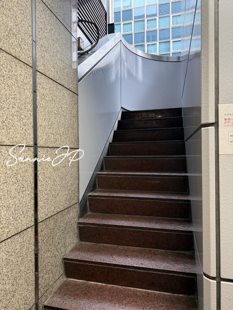 星乃珈琲店 銀座4丁目店へ続く階段