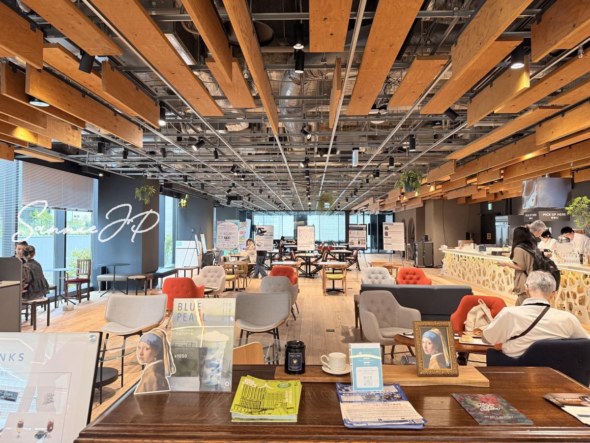 Nakanoshima Qross Cafeの店内