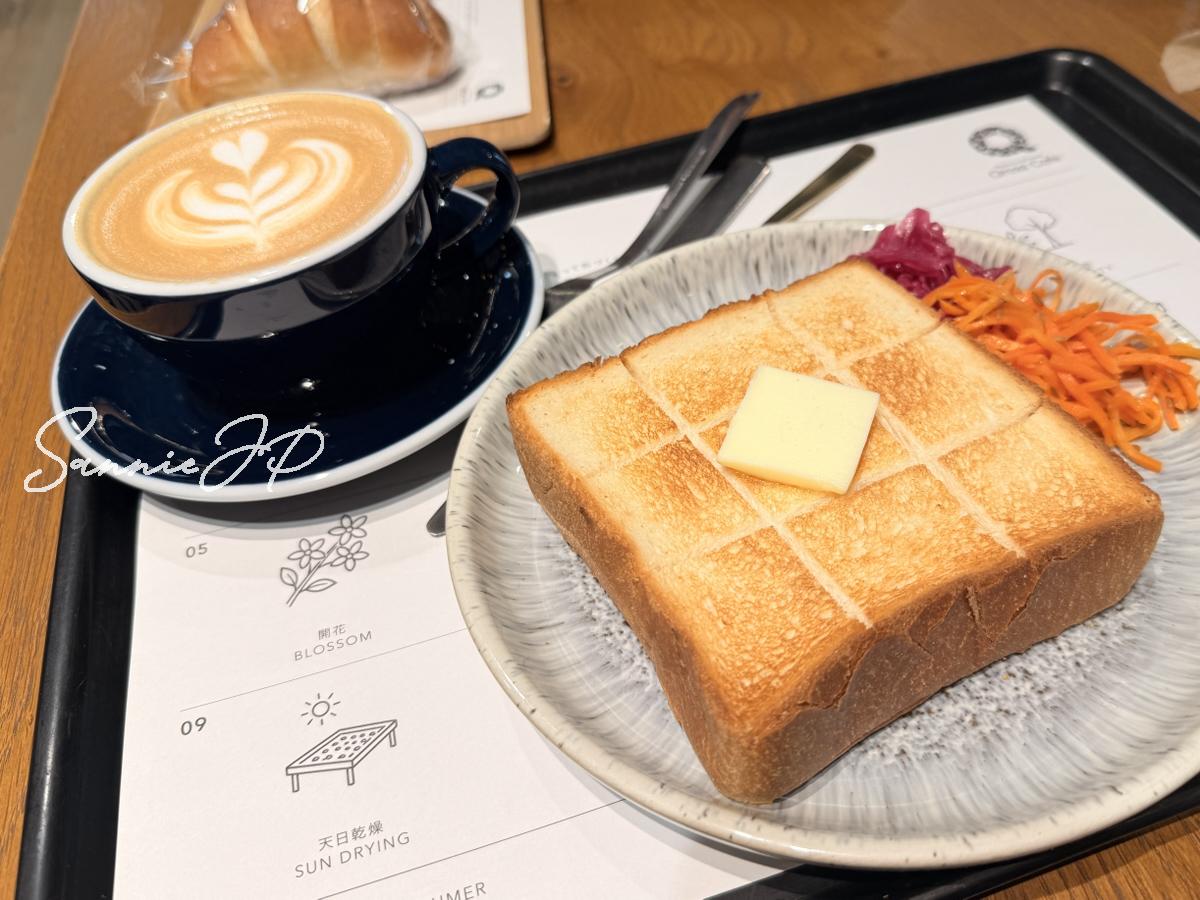 Nakanoshima Qross Cafeのトーストとカフェラテ