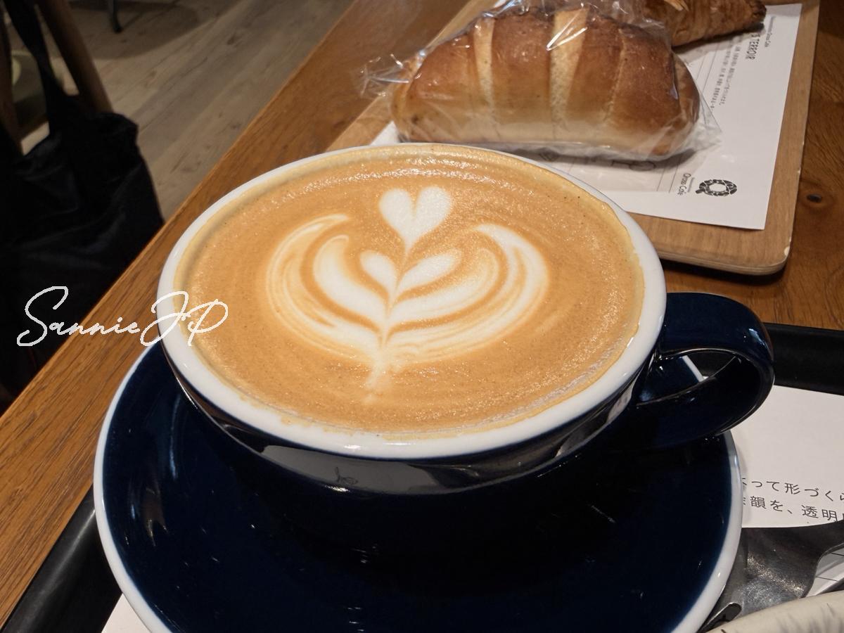 Nakanoshima Qross Cafeのカフェラテ