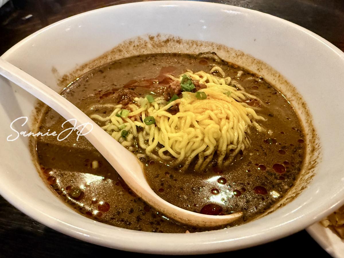 黒胡麻担々麺